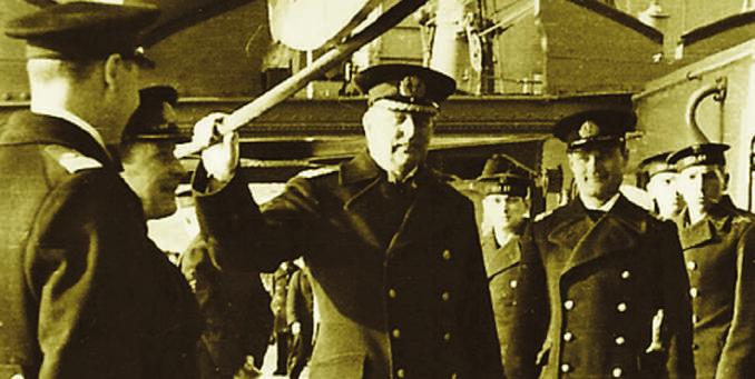 Podkreślał, że marynarz nie wyrabia się przy ławce szkolnej, tylko na pokładzie okrętu przy kole sterowym, przy szotach żagli i wiosłach łodzi.