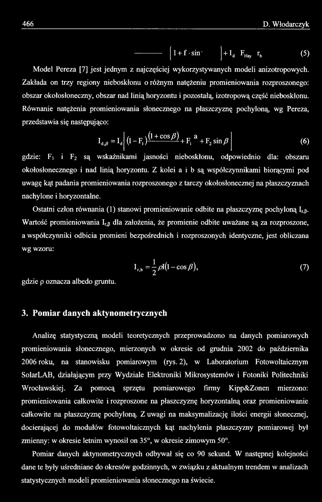 Z kolei a i b są współczynnikami biorącymi pod uwagę kąt padania promieniowania rozproszonego z tarczy okołosłonecznej na płaszczyznach nachylone i horyzontalne.