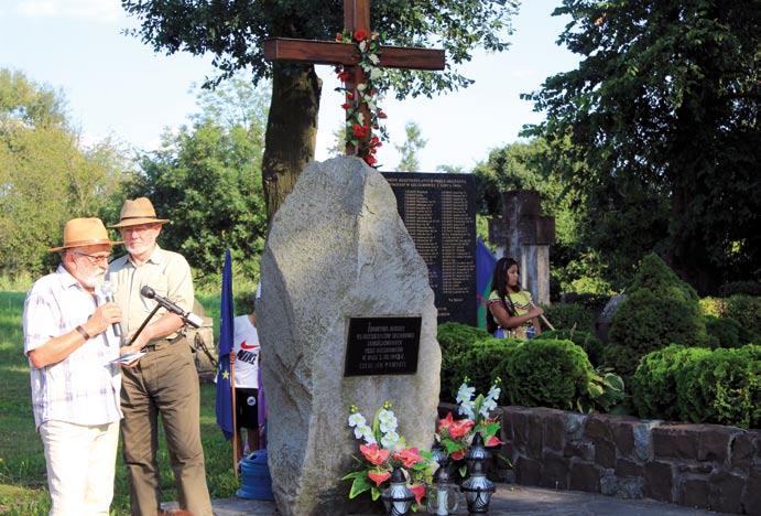 na szlaku był cmentarz w Żabnie, gdzie na miejscowym cmentarzu znajduje się zbiorowa mogiła pomordowanych tu Romów. Prawdopodobnie zginęło tu 49 niemieckich i 12 węgierskich Romów.