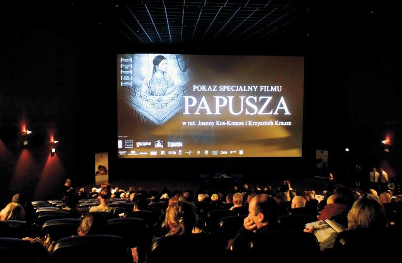Pokaz specjalny filmu Papusza w Gorzowie Wielkopolskim. Fot. Stiopa-CC BY-SA 4.0/Wikimedia Commons nym dokumentem nie odnoszącym się do konkretnego miejsca i czasu.