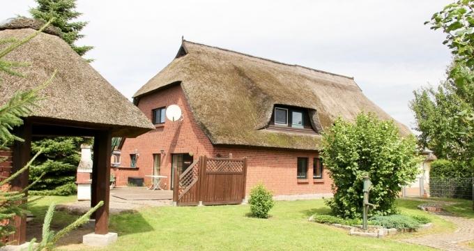 ++ Dom kryty strzecha na Pojezierzu Meklemburskim Objekt: 5951 Cenniki zabiegów Cena Zakupu 210.000,- Dla komisji Tak (Wewn?trzny) -brokerage po?rednika Nein, zaw.