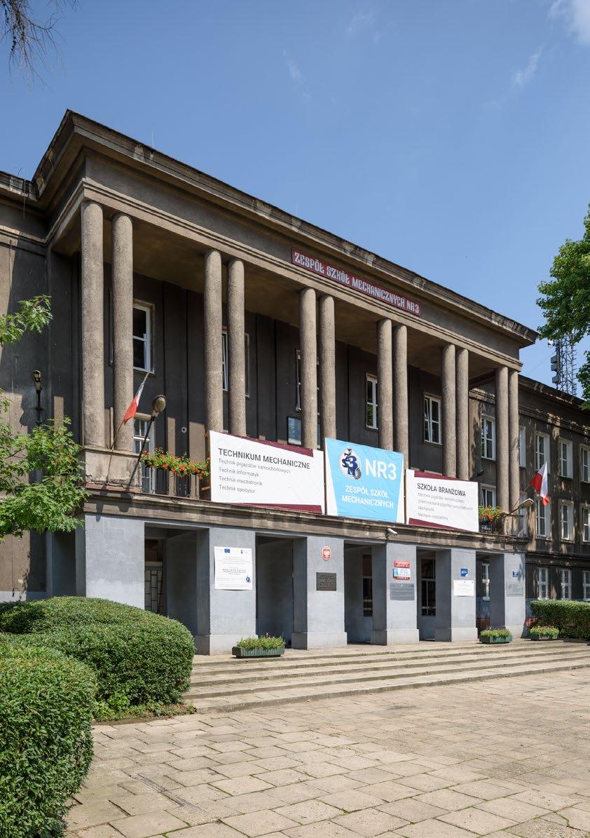 WEJŚCIE GŁÓWNE DO SZKOŁY