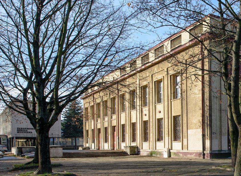 najwcześniejsze nowohuckie osiedla [Państwowa Szkoła Muzyczna... 1974]. Do początku lat 70. uczniowie i nauczyciele zajmowali różne pomieszczenia zastępcze na os. Centrum B.