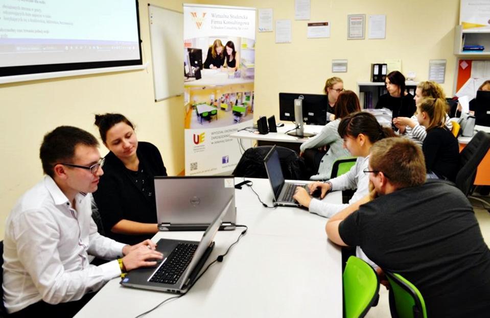 Listopad 2017 Listopad rozpoczęliśmy od promowania uzupełniających wyborów do Senatu, Rady Wydziału Ekonomii, Zarządzania i Turystyki oraz Wydziałowej Rady Samorządu Studentów, gdyż mamy świadomość