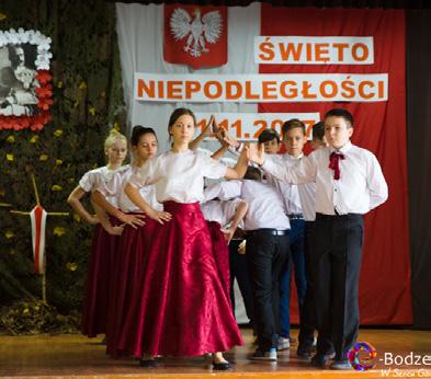 Bodzentyn W Bodzentynie, w tym wyjątkowym dniu, tuż przed godziną ósmą rozpoczął się uroczysty przemarsz delegacji władz samorządowych, pocztów sztandarowych, członków Młodzieżowej Orkiestry Dętej