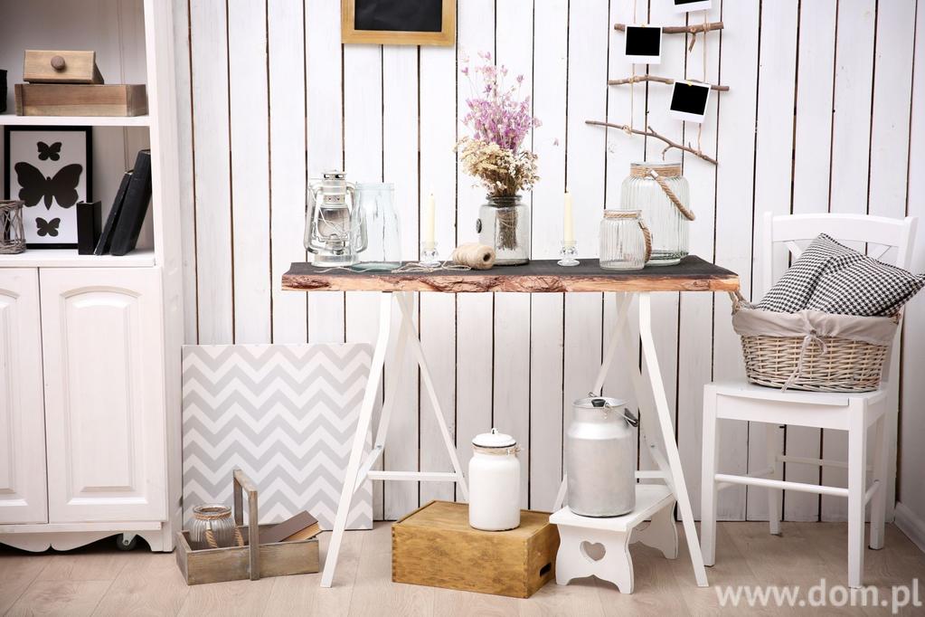 Wnętrza shabby chic nawiązują do stylu wiejskiego, sielskiego, choć nie brakuje tu eleganckich akcentów francuskich.