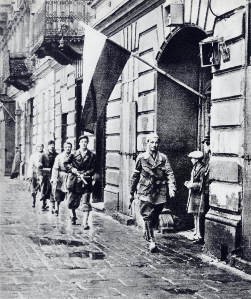 Powstanie Warszawskie było wymierzone militarnie przeciw Niemcom, a politycznie przeciw ZSRR oraz podporządkowanym mu polskim komunistom.