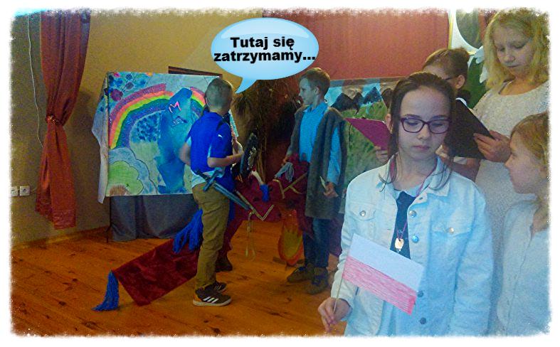 Katechetka do Jasia: - Powiedz, Jasiu, kto wszystko widzi, słyszy i wszystko wie? - Oczywiście, nasza sąsiadka! Na przystanku autobusowym: - Lubi pan lizaki? - pyta Jaś starszego pana. - Nie.