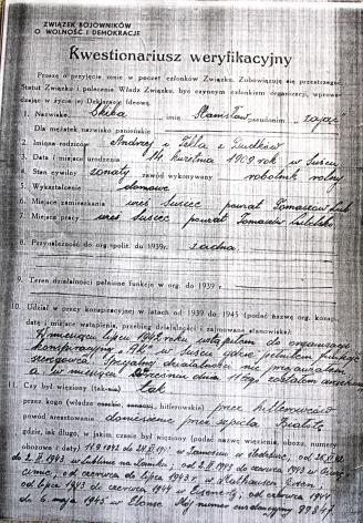 Najczęściej ojciec opowiadał o apelach tam panujących i o systemie dziesiętnego odliczania. Pewnego razu i na niego przyszła pora, że przy odliczaniu miał numer dziesięć.