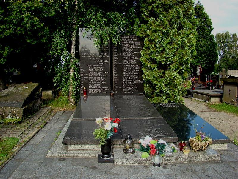 Symboliczny grób zamordowanych w Katyniu, Charkowie i Miednoje https://pl.wikipedia.