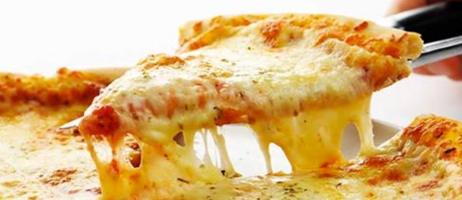 Jej wyróżnikiem jest duża ilość sera, więc jego wielbiciele będą w siódmym niebie! Ekipa z La Torre Ursynów nie żałuje składników, więc pizza jest obłożona po brzegi.