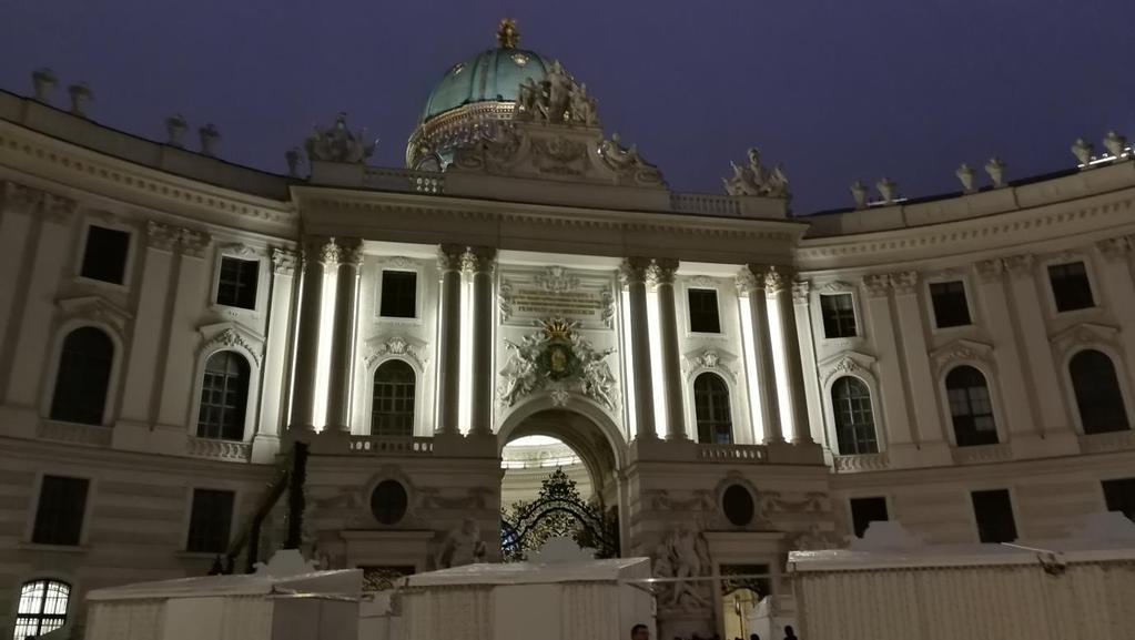 i złoty posag Wolfganga Amadeusza Mozarta a także wiele innych atrakcji jak budynki Parlamentu,