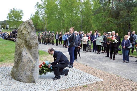 Pamiętali o zbrodni sprzed lat VI Marsz Pamięci w byłym niemieckim obozie zagłady Kulmhof w Chełmnie nad Nerem Kulmhof był obozem natychmiastowej zagłady.