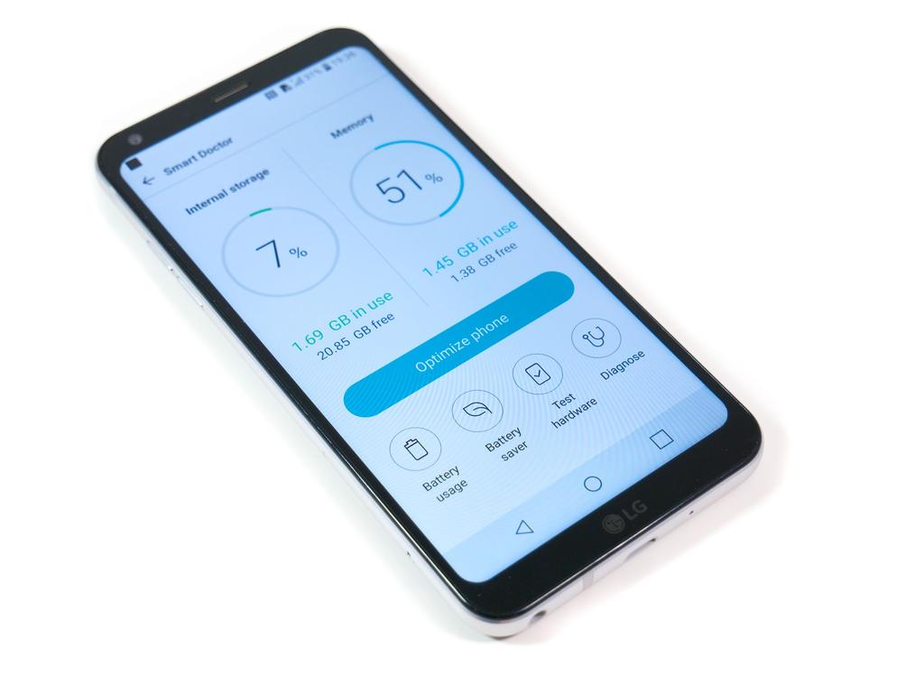 System, Ekran główny 5 LG od dłuższego czasu kładzie nacisk na częste i szybkie aktualizowanie swoich najważniejszych modeli smartfonów. Z LG Q6 nie jest inaczej.
