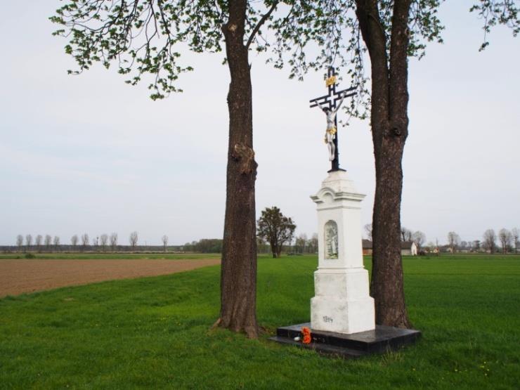 W gminnej ewidencji zabytków znajduje się dziesięć kapliczek, z czego dwie wzniesione zostały w konstrukcji drewnianej w Nędzy przy ul. Gliwickiej 72 (1 poł. XIX w., ob. 2013 r.