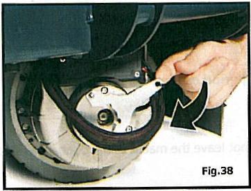 OBSŁUGA URZĄDZENIA ROZŁĄCZANIE HAMULCA ELEKTROMAGNETYCZNEGO Automat Numatic Vario TTV678 posiada funkcję odłączenia hamulca elektromagnetycznego, umożliwiają ręczne