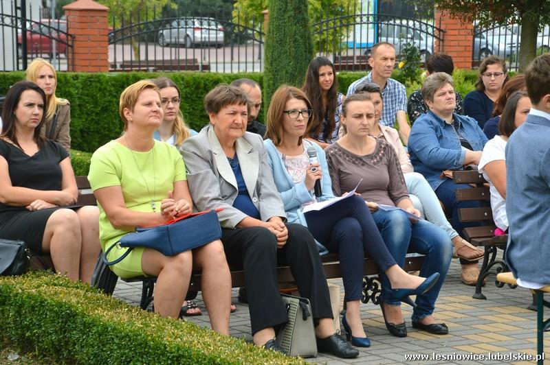 Szkoła Podstawowa w Sielcu - ubranie Stańczyka; Szkoła Podstawowa w Rakołupach - Jaśka, Szkoła Podstawowa w Teresinie - Gospodarza zaś Publiczne Gimnazjum w Sielcu Hetmana.