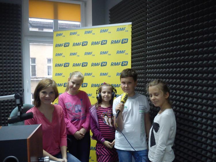 W czwartkowe popołudnie (30.10.2014r.) wybraliśmy się na spotkanie z dziennikarką, Anetą Łuczkowską. Pewnie znacie jej głos, jeśli słuchacie relacji RMF FM ze Szczecina i województwa.