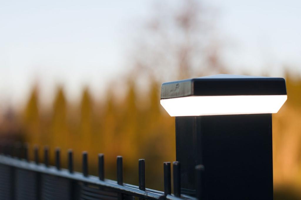 system LED LAMPA LED panelowa Idealne zwieńczenie najbardziej popularnego ogrodzenia - panelowego.