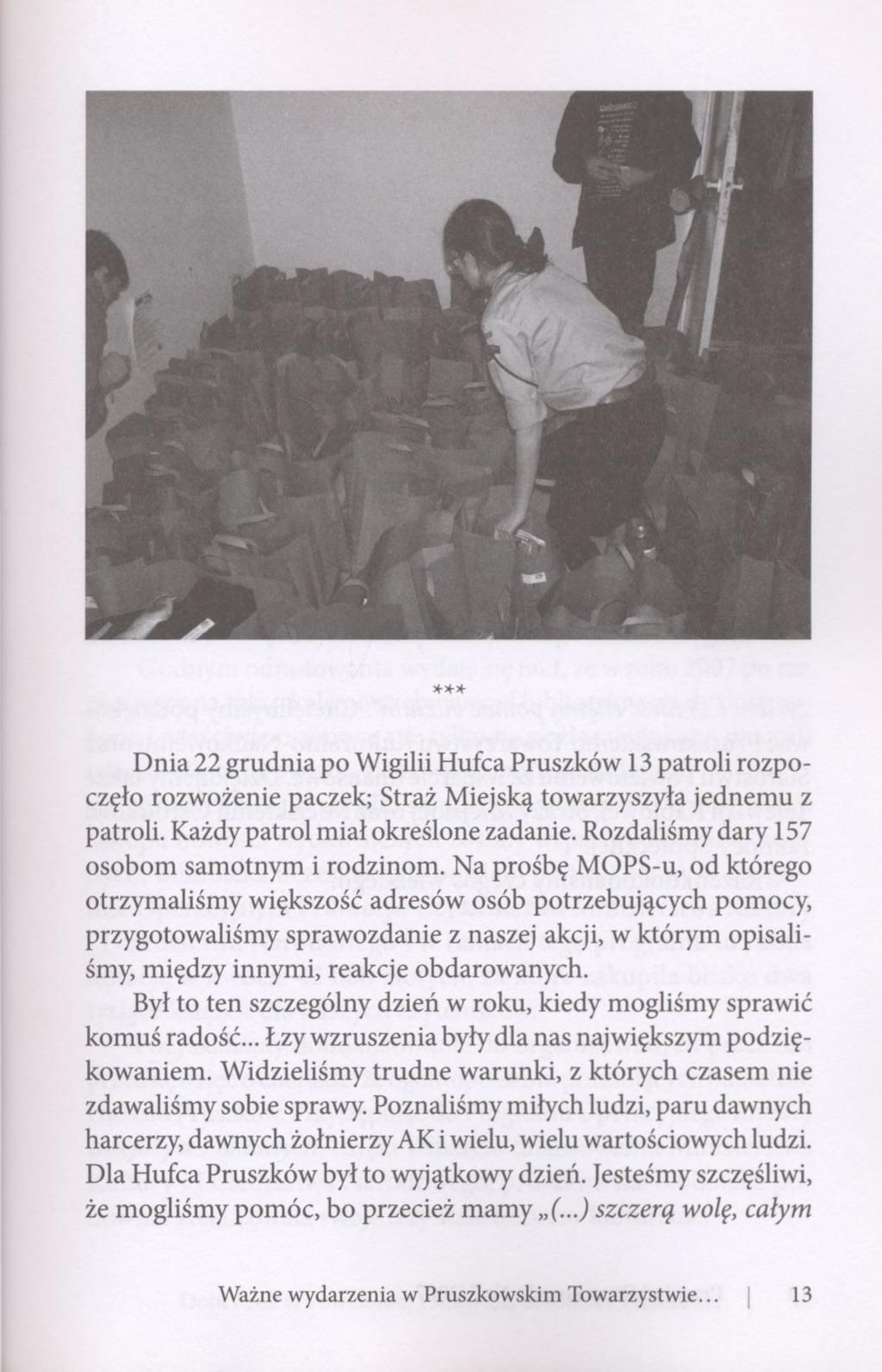 * * * Dnia 22 grudnia po Wigilii Hufca Pruszków 13 patroli rozpoczęło rozwożenie paczek; Straż Miejską towarzyszyła jednemu z patroli. Każdy patrol miał określone zadanie.