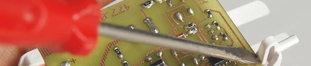 5 9 łączące czujniki: prędkości i wykrywania narzędzia elektroniki kpl. 2 z silnikiem kpl. 8. Wyciągnąć wkładkę elektroniki 4 razem z elektroniką kpl. 2 z gniazda znajdującego się w podstawie napędu.