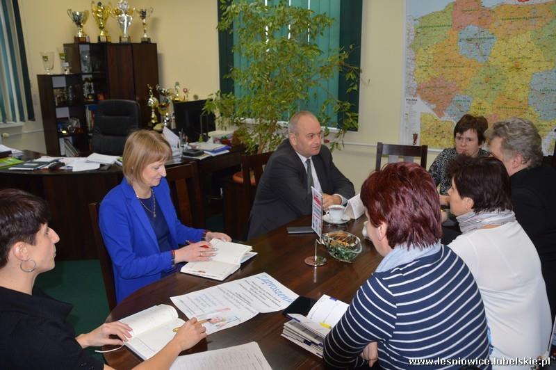 W spotkaniu udział wzięli: Pan Wiesław Radzięciak Wójt Gminy Leśniowice, Ks.