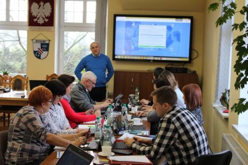 Str. 5 Rozwój kompetencji cyfrowych mieszkańców Gminy Stolno Jak wcześniej informowaliśmy Gmina Stolno w związku z otrzymanym dofinansowaniem w projekcie grantowym pn.