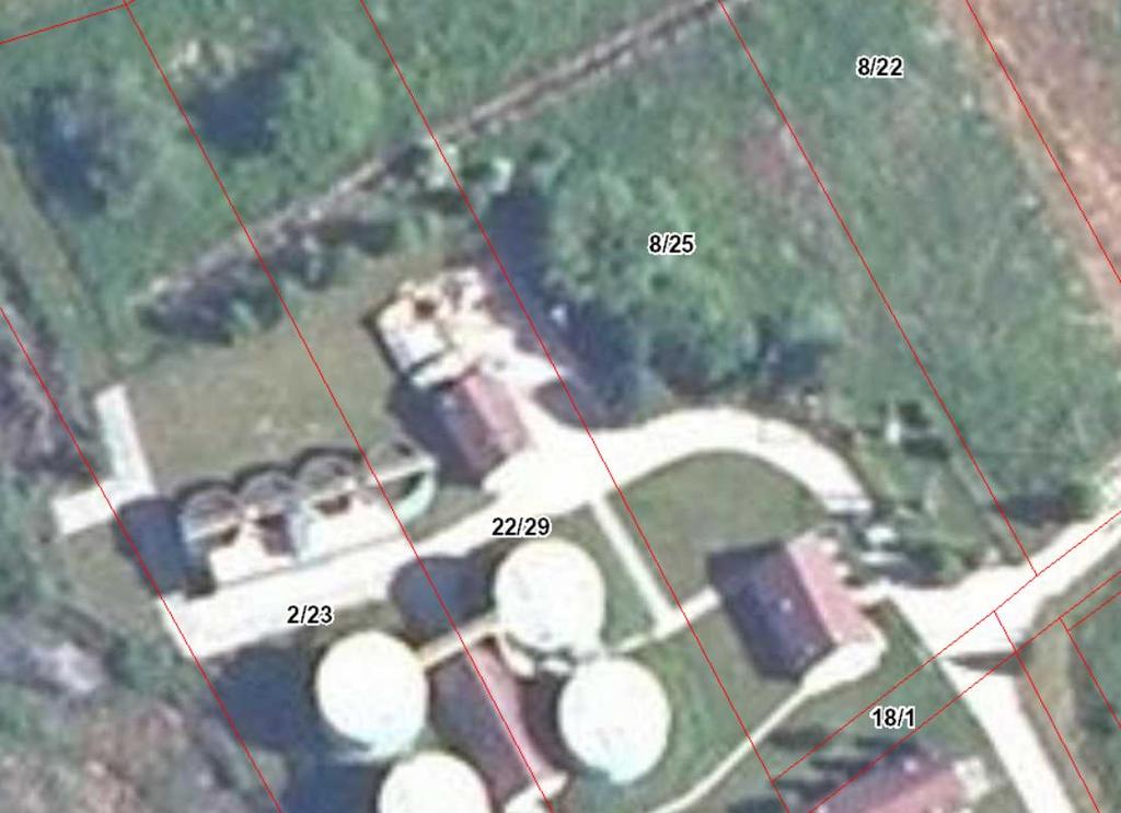 W wariancie pierwszym na wyznaczonym terenie (działka 8/25 i ewentualnie sąsiednie 22/29 oraz 2/23) planuje się umieścić komory fermentacyjne, instalację podawania substratu z mikronizatorem, fabrykę