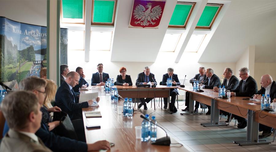 Województwa Podlaskiego, a także Premierowi RP. Omówiono również nową koncepcję szlaku Wisła Niemen, wykorzystującego istniejące cieki wodne.