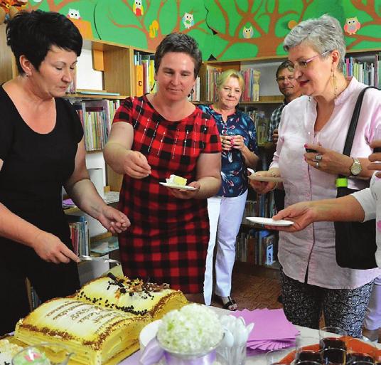 Muzeum Tradycji Kolejowej spotkanie rozpoczęło się prezentacją wystaw wzbogaconych o nowe eksponaty i koncertem zespołów folklorystycznych gośćmi MTK byli Królewszczanie z Kaliningradu oraz