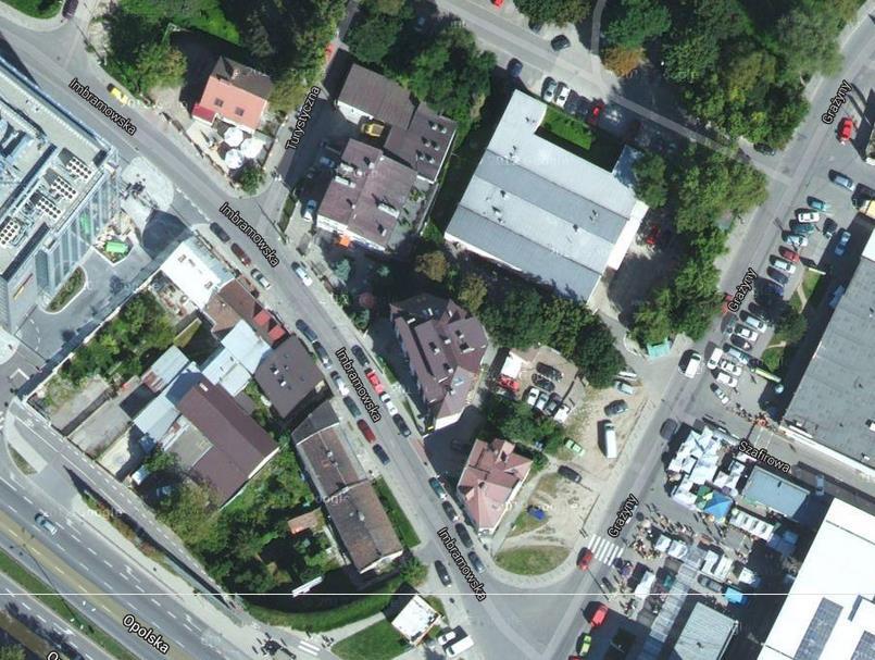 KRAKÓWKROWODRZA, UL. IMBRAMOWSKA 15/GARAŻ L4 IX KM 560/09 Odległość od Krakowskiego Rynku Głównego to około 4 km w linii prostej. Lokalizacja w układzie lokalnym korzystna.