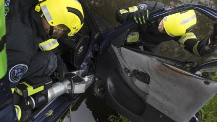7 kn / 7.8 ton NFPA LSF 34.7 kn / 3.5 ton 426 mm Łatwość pracy to zaleta, którą posiada kompaktowa konstrukcja X2 EDD.