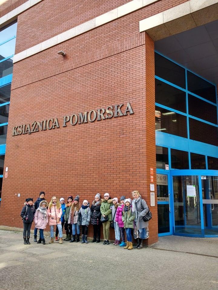 PLECIUGA NA TEATRALNYM PLACU Dnia 24 lutego Koło Redakcyjne, Koło Teatralne