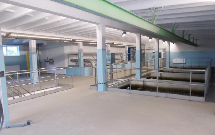 - ułożono nowe rurociągi technologiczne Budynek filtrów Wnętrze budynku filtrów Wykonano izolację zbiorników (12 szt.