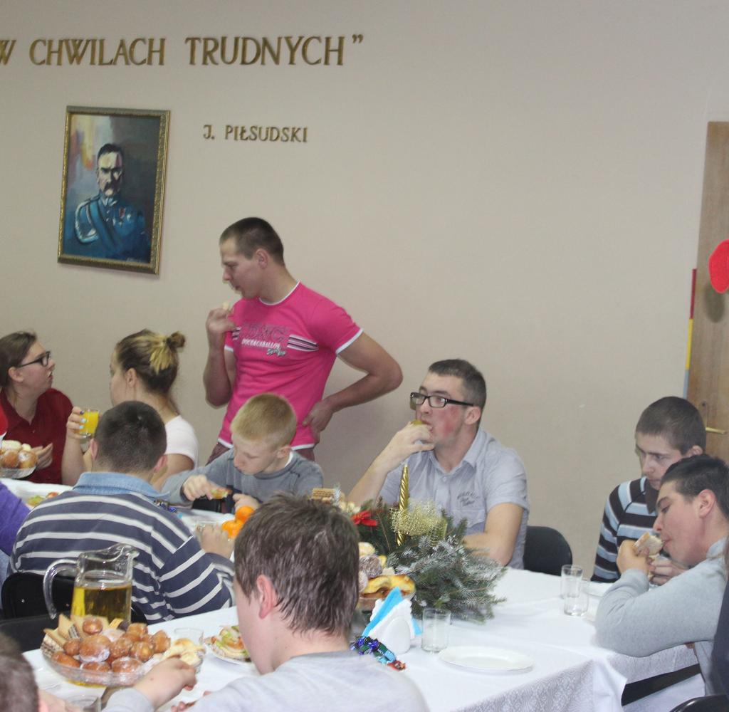To już 14 Spotkanie Mikołajkowe z wychowankami Ośrodka w Zuzeli w Małkińskiej Dwójce. 6 grudnia 2017 roku w Szkole Podstawowej nr 2 im.