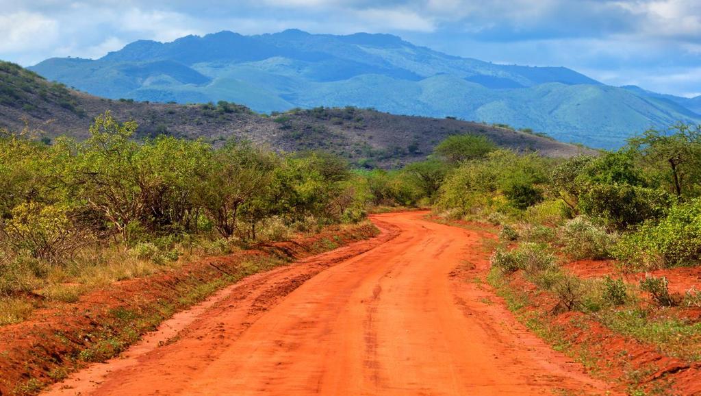 NAMIBIA Ilość dni: 13 Ilość kilometrów: +/- 3500km Miejsca: Namib Naukluft Park, Sossusvlai, Sesriem Canyon, Walvis Bay, Swakopmund, Spitzkoppe, Damraland, Kaokoland, Etosha National ParkErindi,