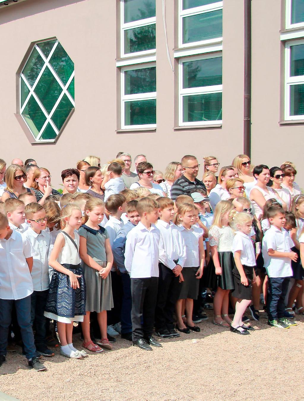 www.tuwiazowna.pl Samorząd 5 To, co przez lata było niemożliwe, właśnie się spełniło. W 18 miesięcy zmodernizowaliśmy i rozbudowaliśmy wszystkie szkoły w naszej gminie.
