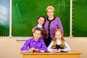 Jak bańka mydlana pęka mit o nagminnym zwalnianiu nauczycieli w związku z niżem demograficznym, który tak mocno dotknął Polskę.