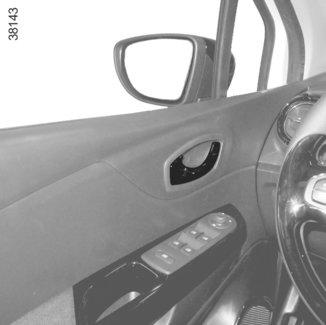 OTWIERANIE I ZAMYKANIE DRZWI (1/2) 1 4 2 Alarm przypominający o pozostawieniu karty W chwili otwarcia drzwi po stronie kierowcy, jeżeli karta pozostała w czytniku, na tablicy wskaźników pojawia się