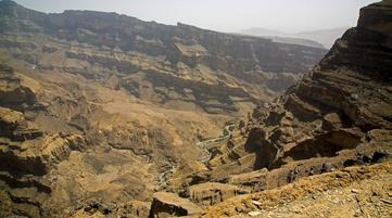 Dzień 11 czwartek - Muscat, Nizwa (OMAN) Po śniadaniu wykwaterowanie z Resortu Millenium Resort Mussanah przejazd do Muscatu przez przepiękną dzielnicę ambasad do Wielkiego Meczetu Sułtana Qaboosa.