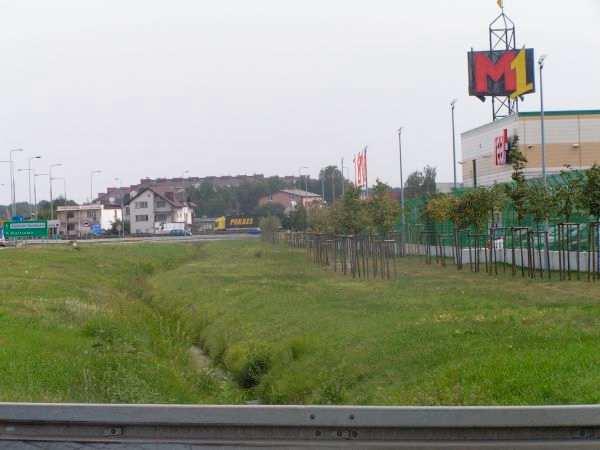 Fot. 32 Nie użytkowane tereny porolne między węzłami Ikea i Nowo-Wincentego (źródło: wizja w terenie 23.08.2005r.