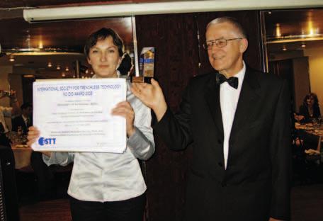 Uczestnicy studium podyplomowego Technologie Bezwykopowe w Inżynierii Środowiska w czasie pokazu technologii utwardzanych in situ powłok żywicznych Ryc. 5. Prof. dr hab. inż.
