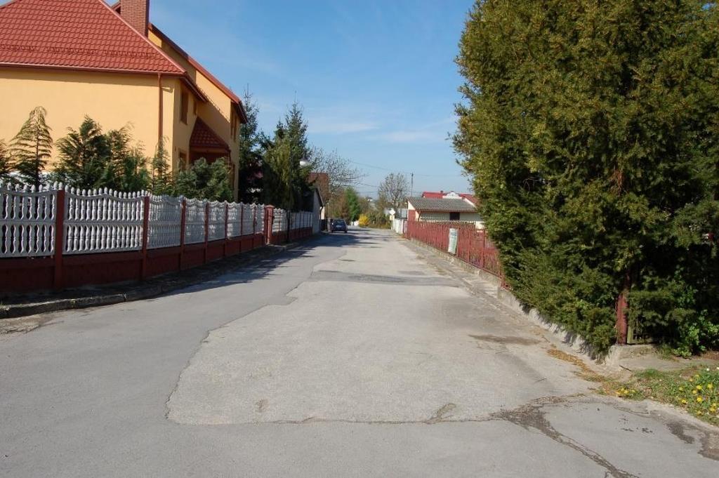 Fotografia 8 Ulica Targowa w Szydłowie Źródło: Urząd Gminy Szydłów Fotografia 9 Ulica Staszowska w Szydłowie Źródło: Urząd Gminy Szydłów