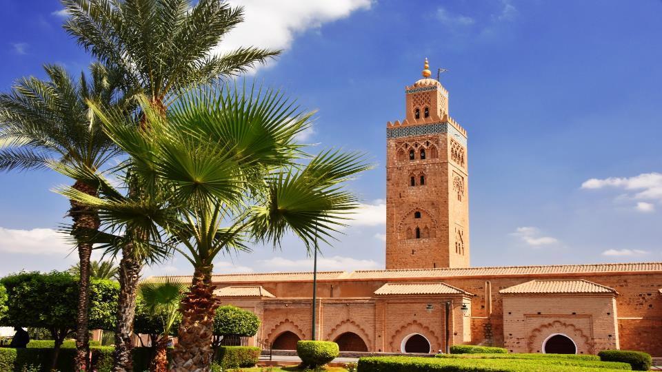DZIEŃ 4 Casablanca Marrakesz Po śniadaniu autokarem wracamy do Marrakeszu [czas około 3h]. Ruszamy, by zobaczyć Grobowce Sadytów, jeden z najwspanialszych zabytków historycznych Marrakeszu.