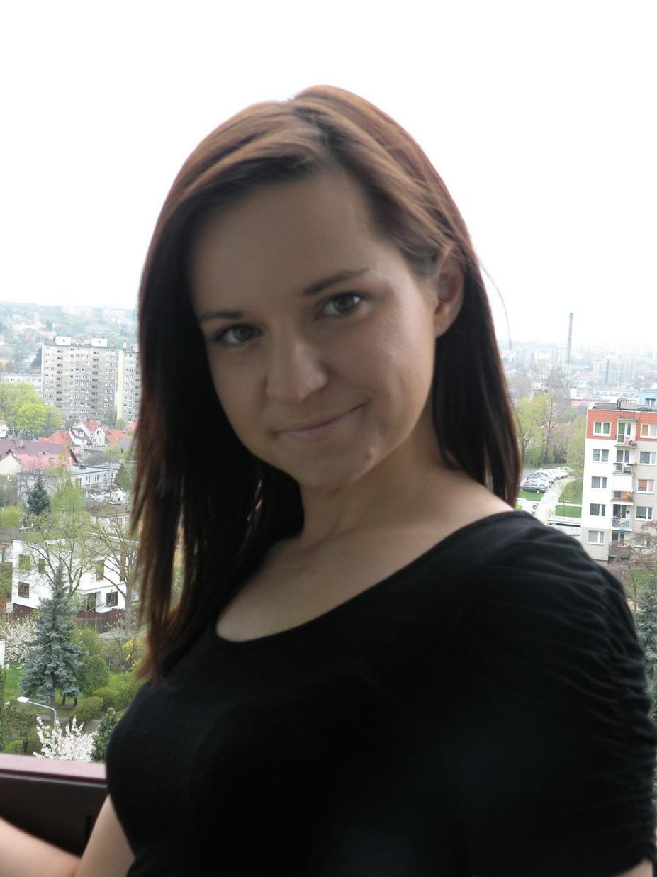 KREATYWNE POPOŁUDNIA.COM.PL PODSTAWY SZYDEŁKOWANIA - CZĘŚĆ PIERWSZA Cześć, mam na imię Kamila. Cieszę, że zdecydowałaś się na pobranie materiałów z mojej strony.
