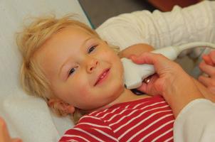 IFMSA-Poland Nowotwory u dzieci Rodzicu, dostrzeż objawy ZMIANY SKÓRNE WYBROCZYNY To małe, punkcikowate, czerwone plamki na skórze związane z zaburzeniami krzepnięcia krwi.