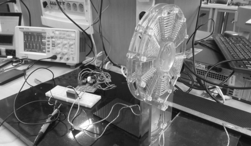 Układ bezprzewodowej transmisji energii elektrycznej... 307 ys. 4. Schemat blokowy UBTE ys. 5. Widok opracowanego stanowiska pomiarowego 5.