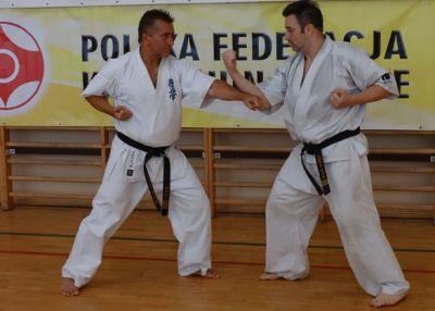 Obóz Letni Kyokushin Karate PFKK - Tuchola 2013 2013-09-01 19:40 Od X lat Tuchola nieduże miasteczko w sercu Borów Tucholskich zamienia się w szczególne miejsce gdzie spotykają się pasjonaci