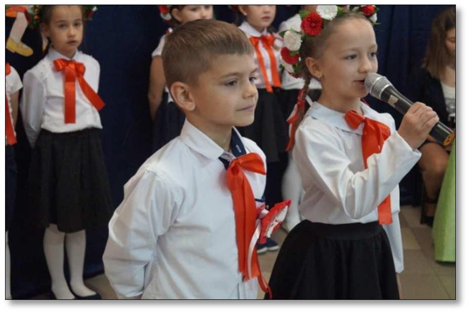 Rozwijając talenty i zdolności recytatorskie naszych uczniów zaproponowano im naukę wierszy o tematyce patriotycznej