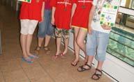 Jednocześnie członkowie Stowarzyszenia zachęcają młodzież do udziału we współzawodnictwie pływackim. Przykładowo już w roku 2011 wybrana grupa uczniów pod opieką p.